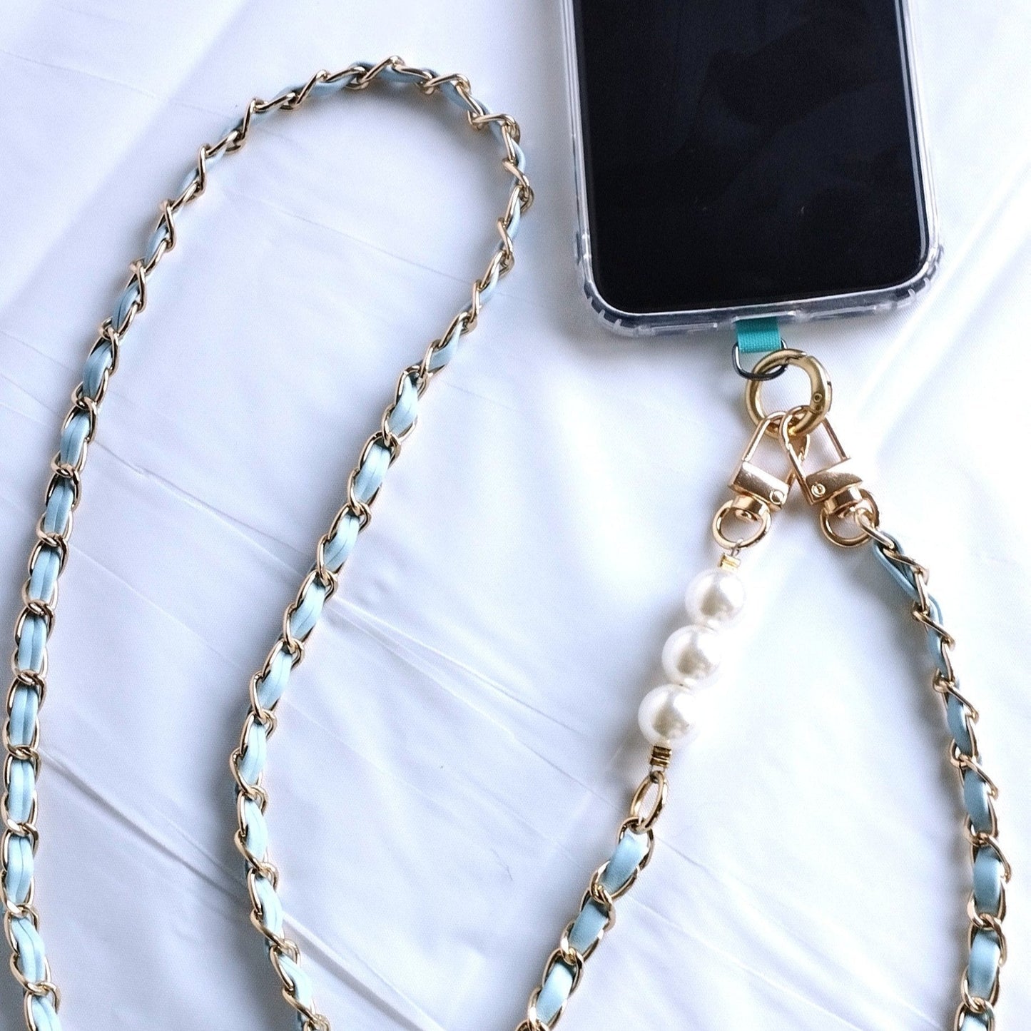 cordao em pele azul claro e entrelaçado dourado para telemovel